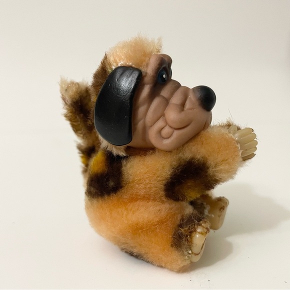 Vintage Wrinkles Hound Hugger Dog Plush Doll - Picture 14 of 16